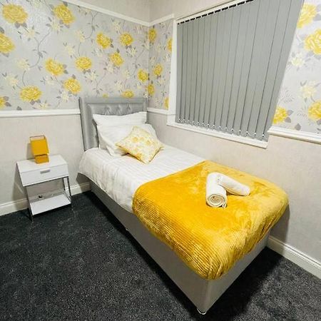 Alder House - A Modern Vibrant 4 Bedroom House Marston Green Extérieur photo