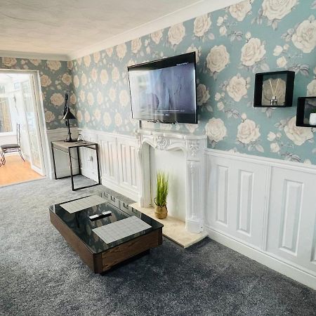 Alder House - A Modern Vibrant 4 Bedroom House Marston Green Extérieur photo