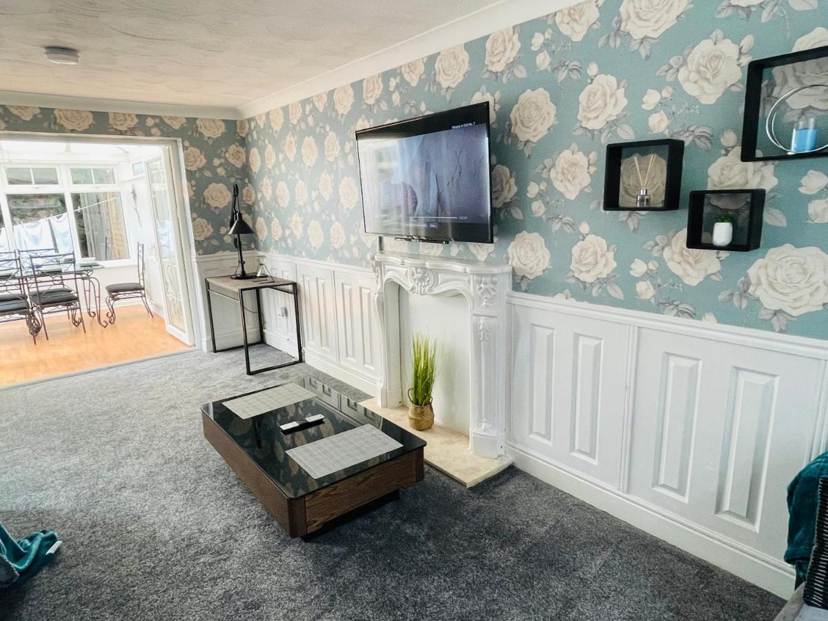 Alder House - A Modern Vibrant 4 Bedroom House Marston Green Extérieur photo