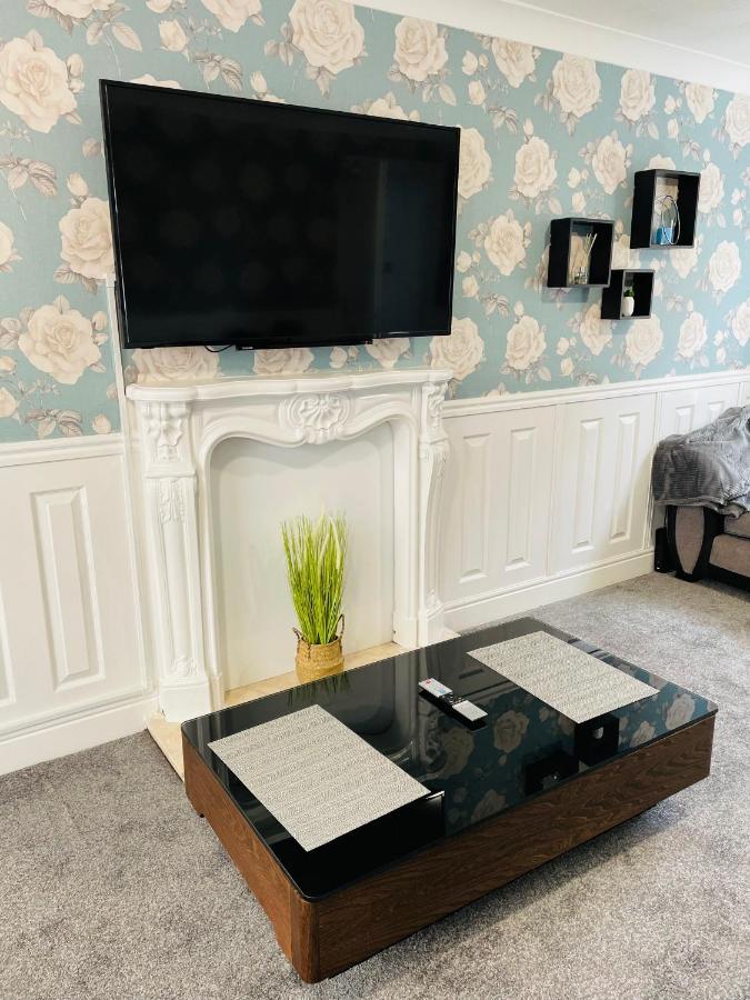 Alder House - A Modern Vibrant 4 Bedroom House Marston Green Extérieur photo