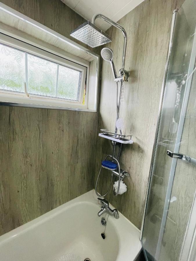 Alder House - A Modern Vibrant 4 Bedroom House Marston Green Extérieur photo
