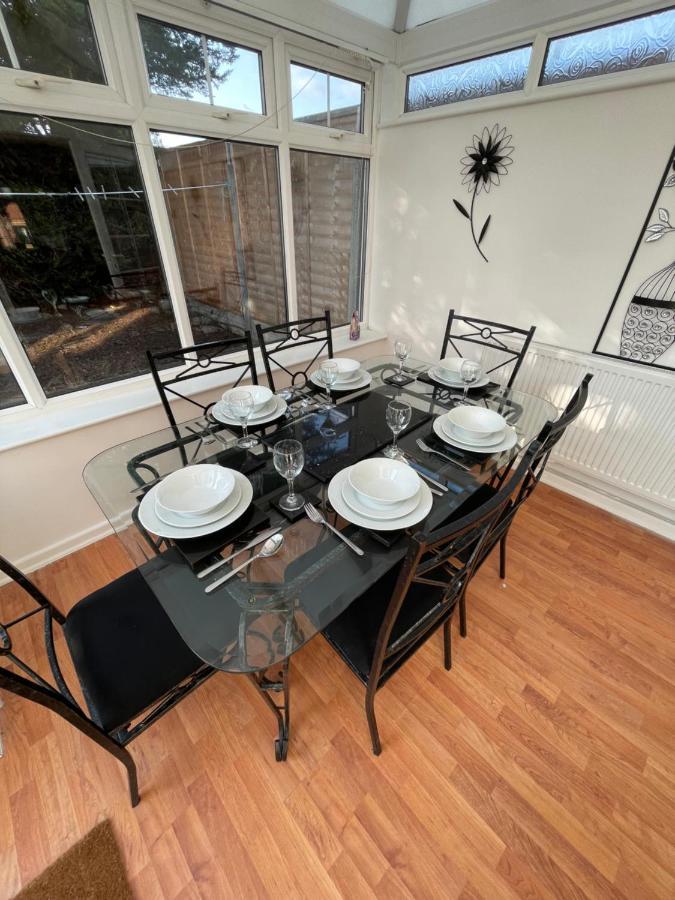 Alder House - A Modern Vibrant 4 Bedroom House Marston Green Extérieur photo