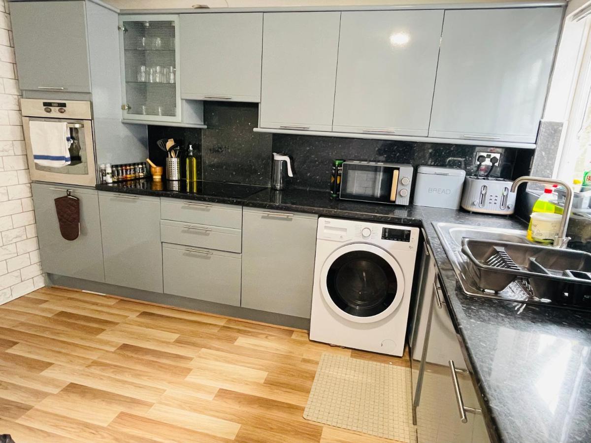 Alder House - A Modern Vibrant 4 Bedroom House Marston Green Extérieur photo