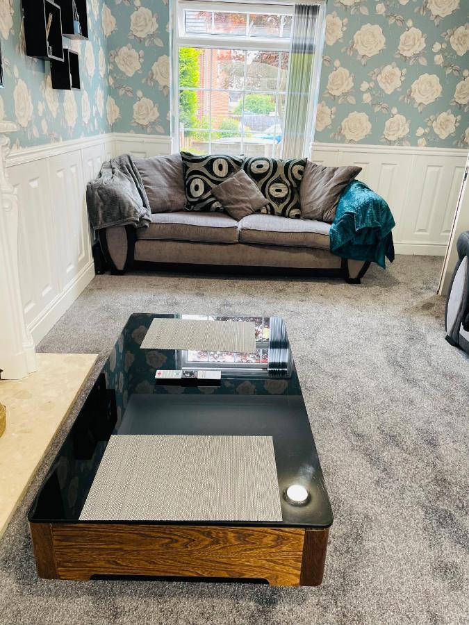 Alder House - A Modern Vibrant 4 Bedroom House Marston Green Extérieur photo