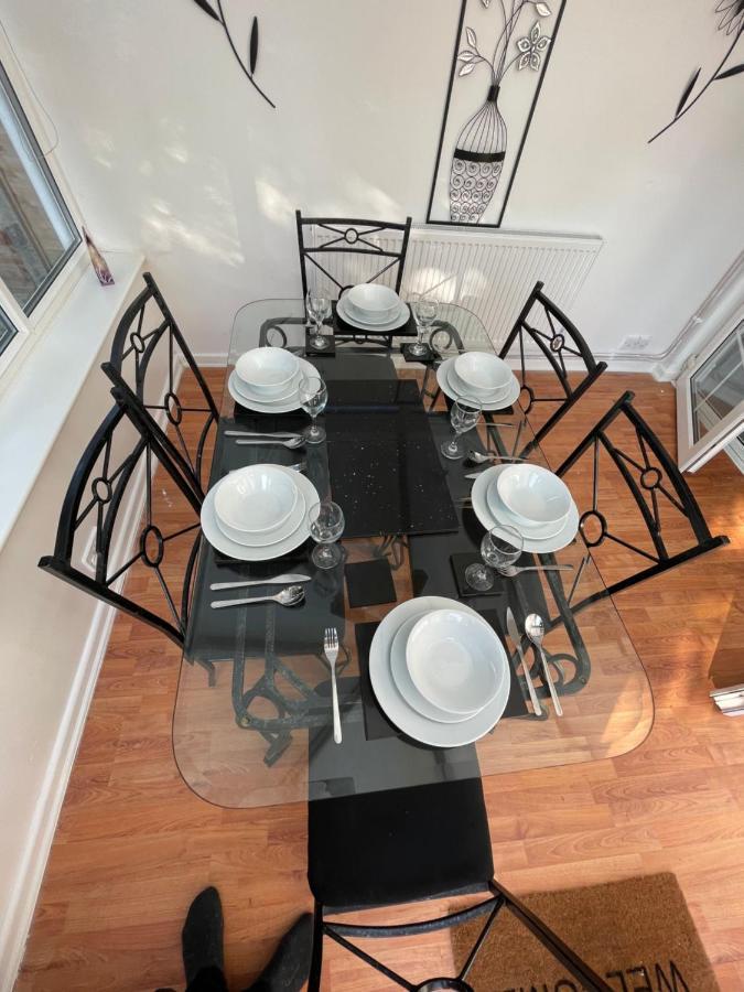 Alder House - A Modern Vibrant 4 Bedroom House Marston Green Extérieur photo