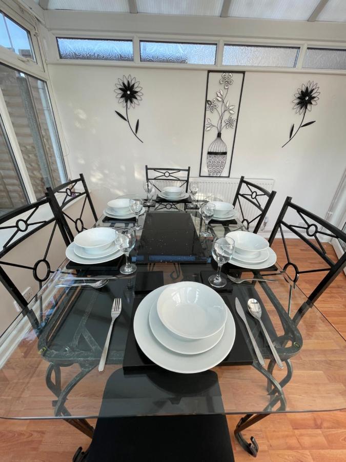 Alder House - A Modern Vibrant 4 Bedroom House Marston Green Extérieur photo