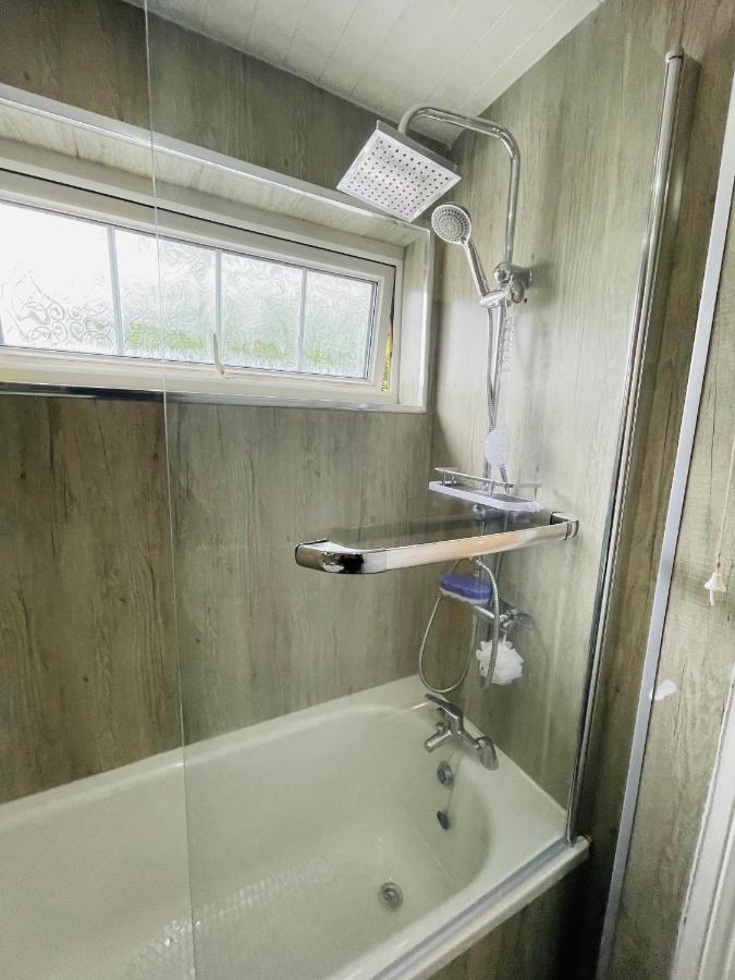 Alder House - A Modern Vibrant 4 Bedroom House Marston Green Extérieur photo